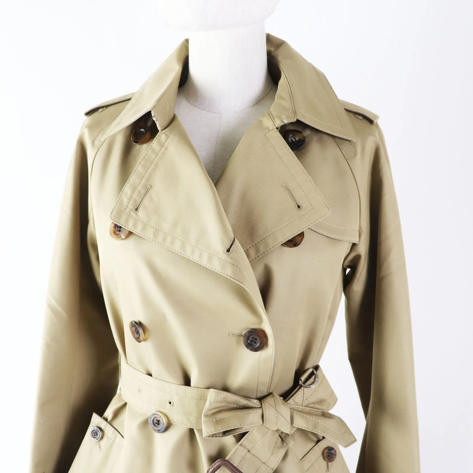 Aquascutum trench coat Outer: 62% cotton, Outer: 38% polyester, Lining: 100% cupra, Liner Outer: 100% polyester Lining: 100% cupra Filling: 100% polyester beige Women 6 Used Authentic