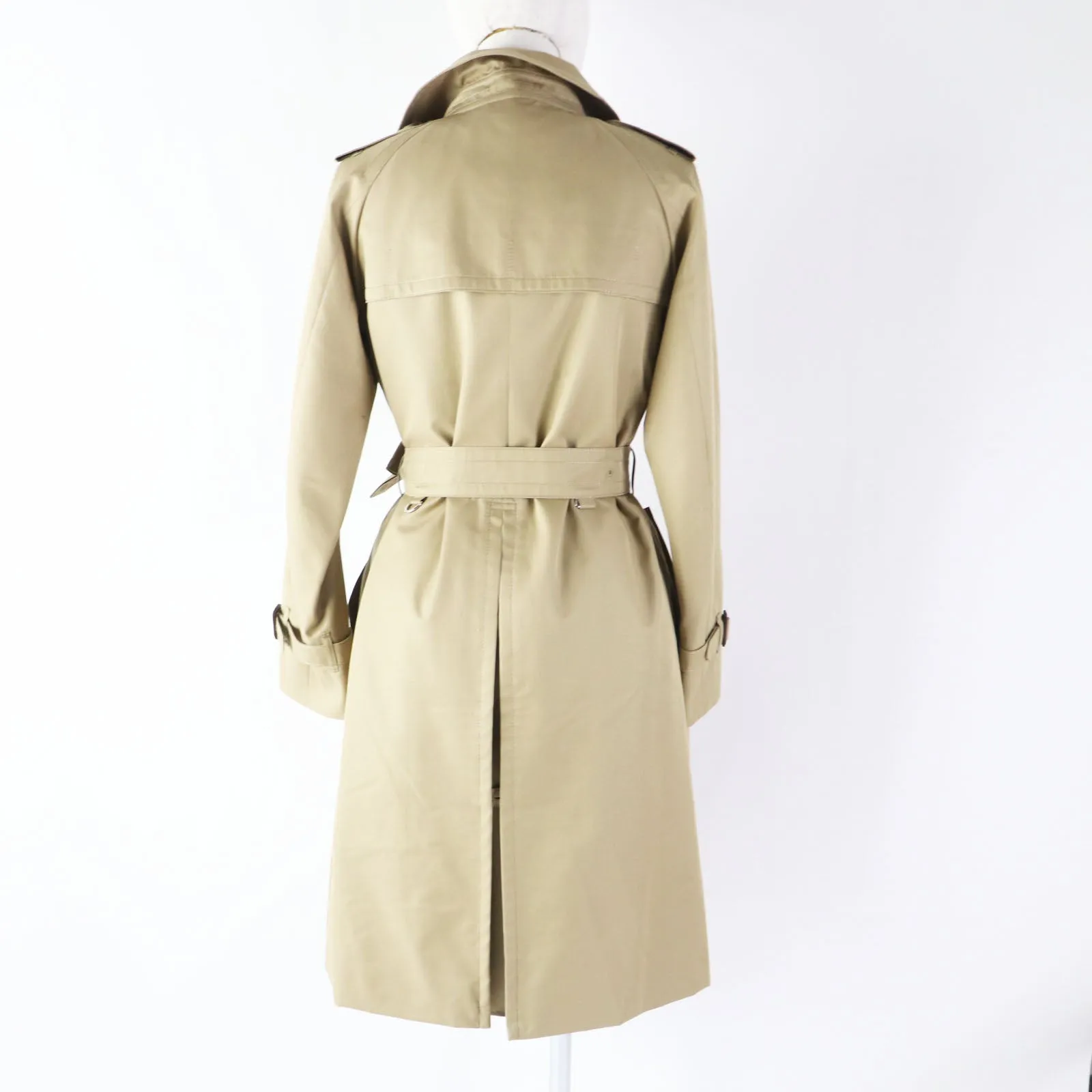 Aquascutum trench coat Outer: 62% cotton, Outer: 38% polyester, Lining: 100% cupra, Liner Outer: 100% polyester Lining: 100% cupra Filling: 100% polyester beige Women 6 Used Authentic