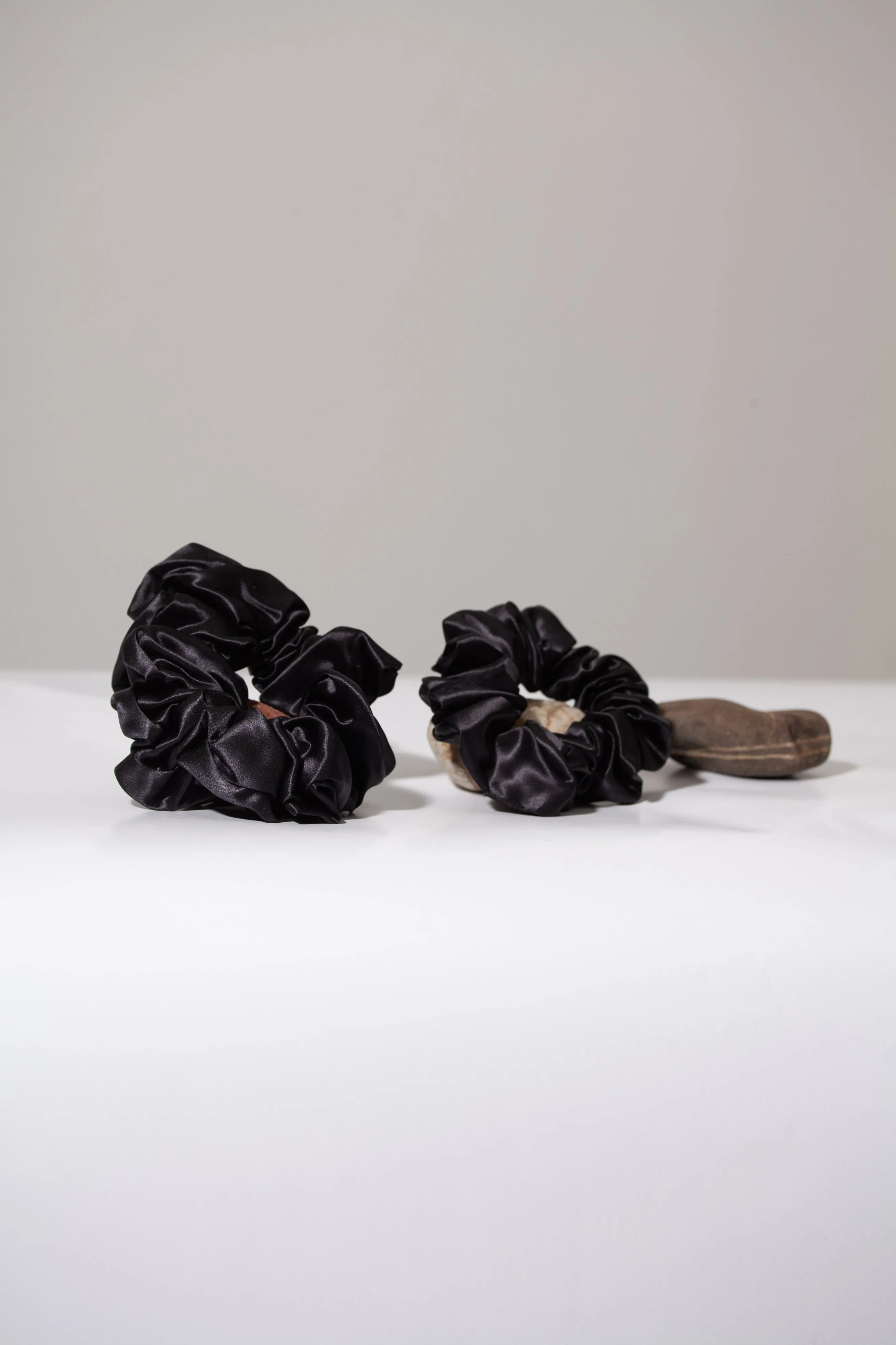 Black Silk SLEEVEE & SCRUNCHIE Set