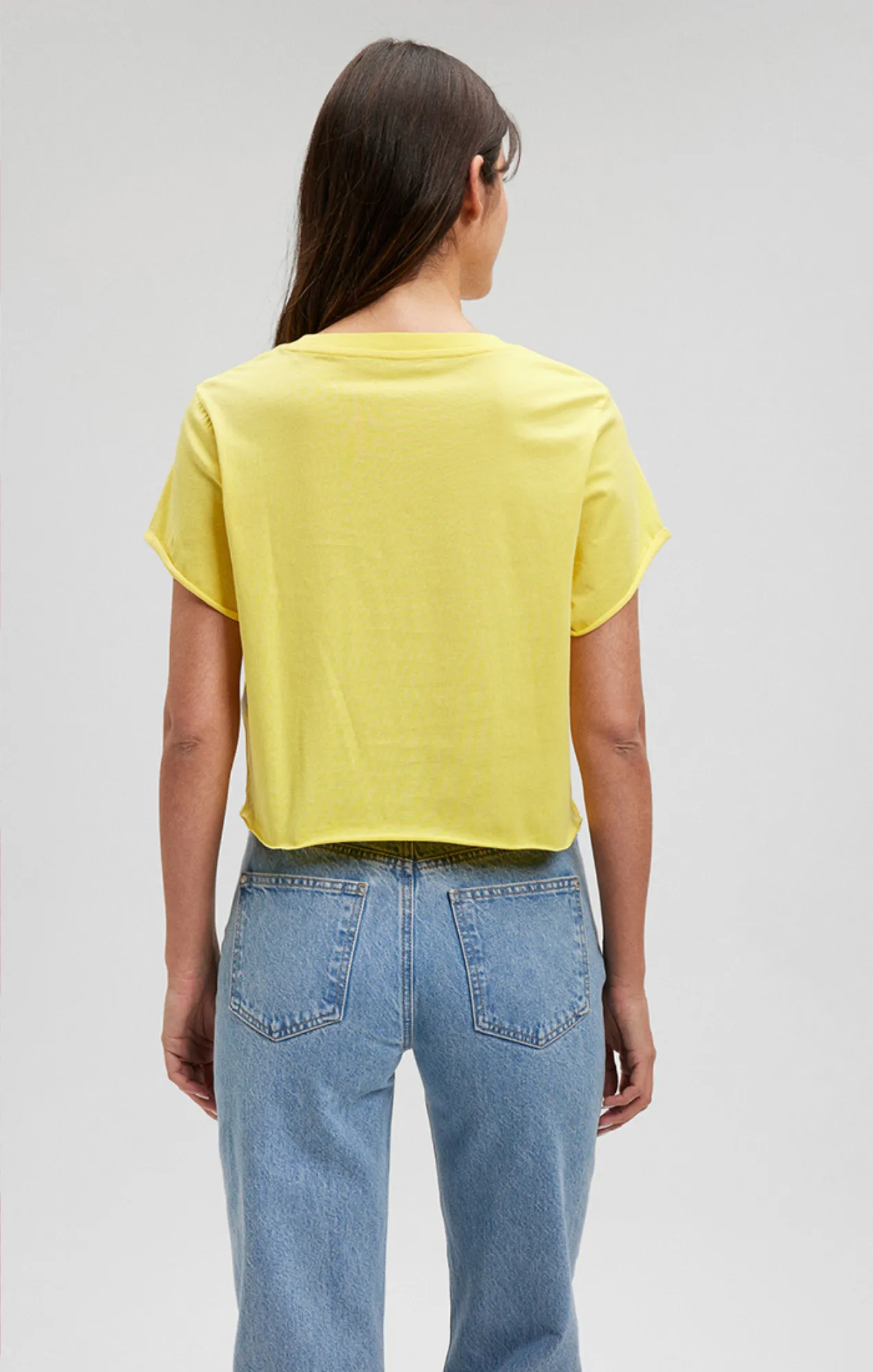 CROPPED CUT OFF T-SHIRT IN HABANERO GOLD