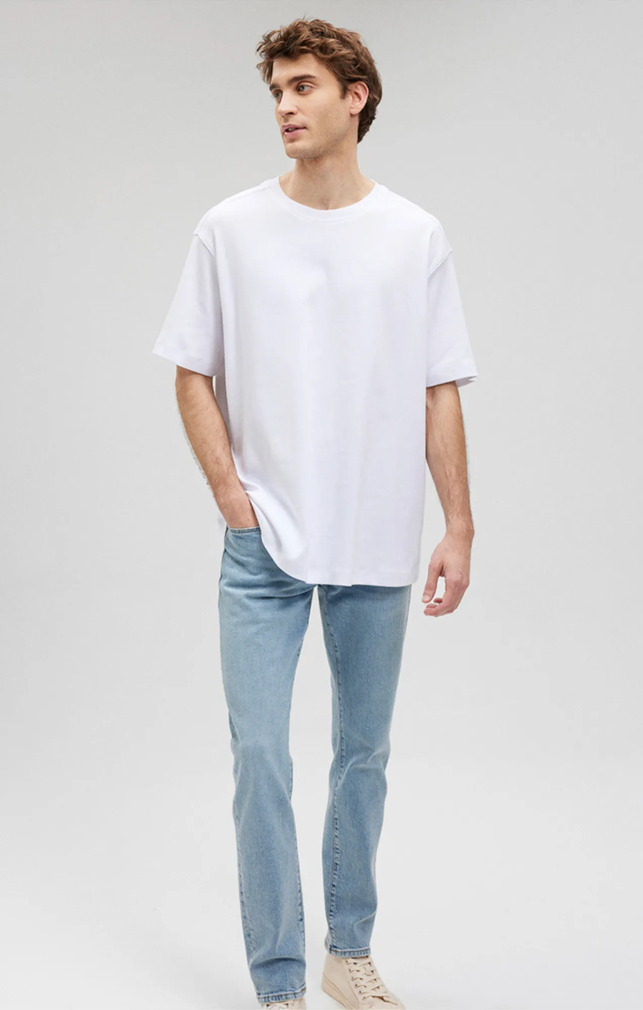 ESSENTIAL CREW NECK T-SHIRT IN WHITE