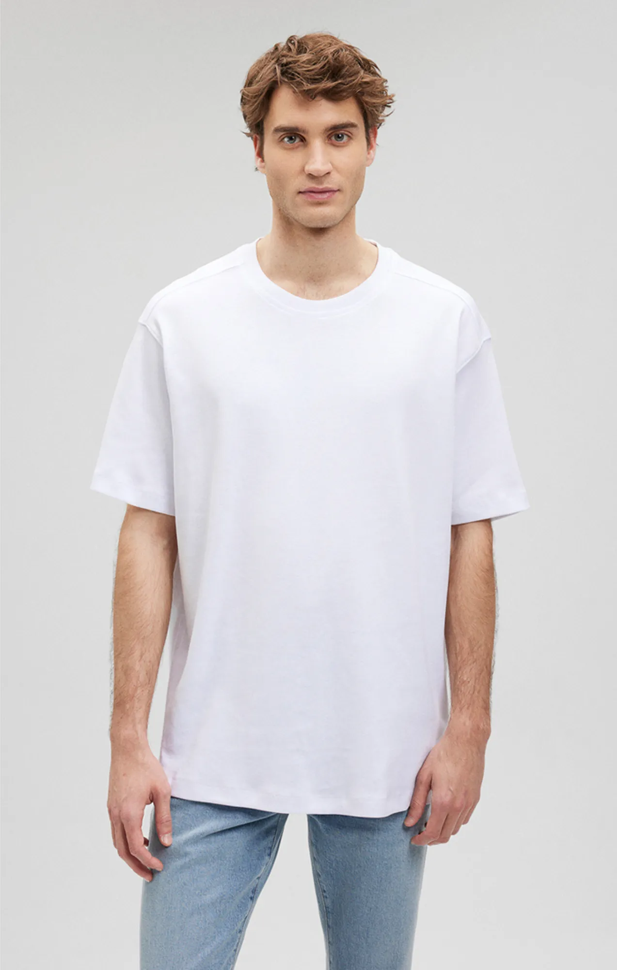 ESSENTIAL CREW NECK T-SHIRT IN WHITE