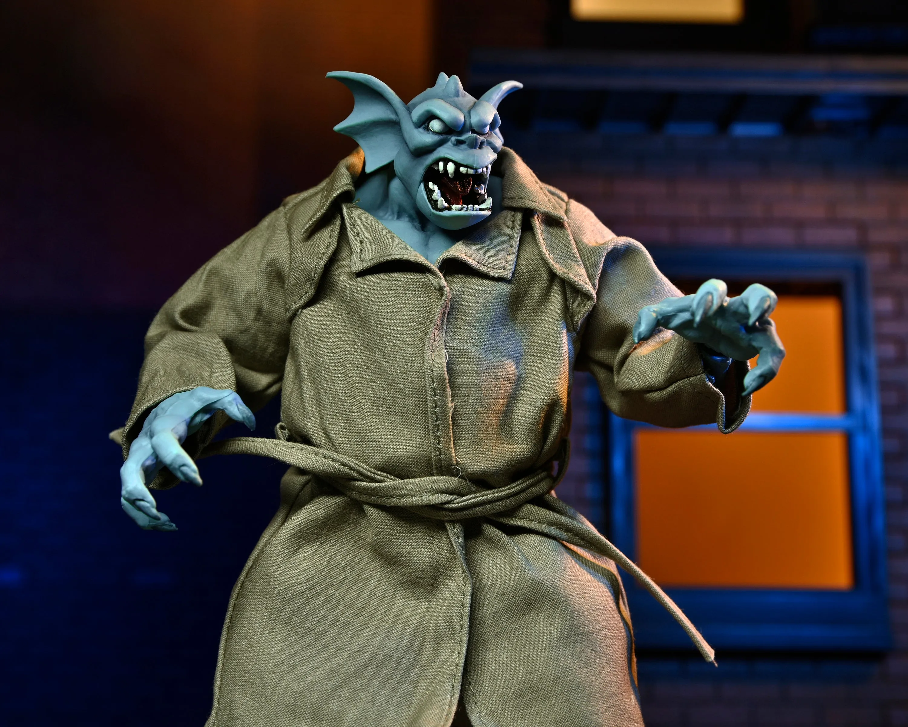 NECA Gargoyles Ultimate “Silver Falcon” Detective Broadway (w/Closed Wings)