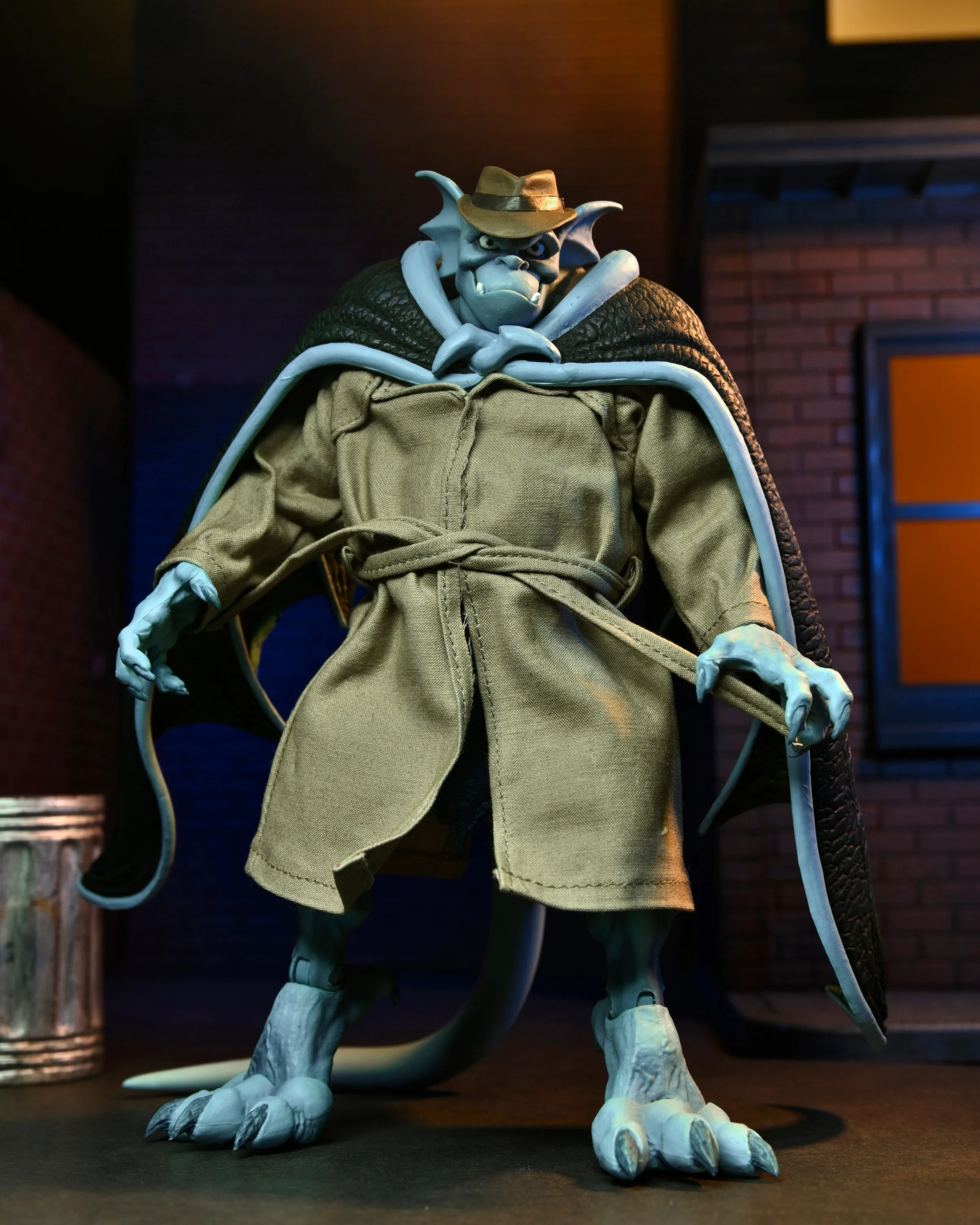 NECA Gargoyles Ultimate “Silver Falcon” Detective Broadway (w/Closed Wings)