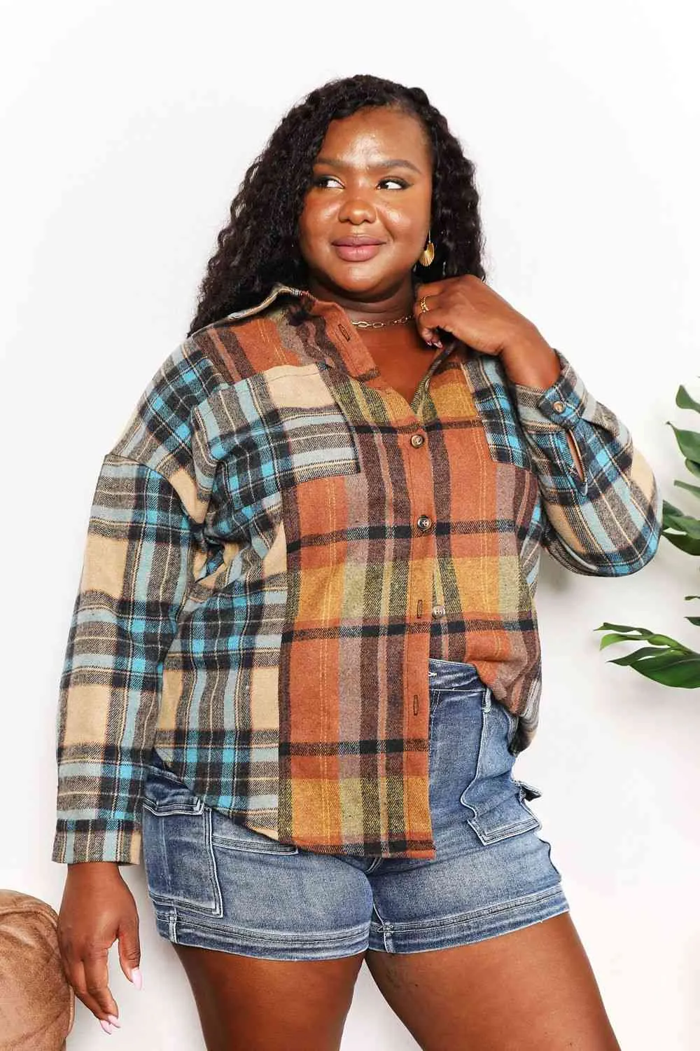 Plaid Print Curved Hem Shacket with Breast Pockets